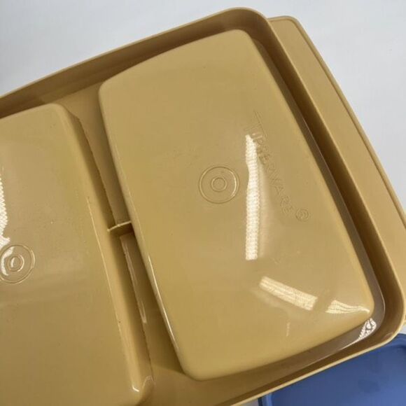 VTG Tupperware Double Deli Serving Tray Harvest Gold Meat & Cheese Keeper Blue - Picture 11 of 12